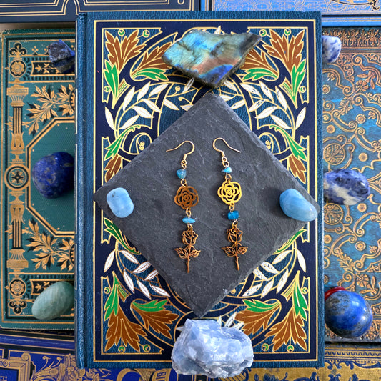 Chloris - Boucles d'oreilles Art Nouveau - Princese, roses en acier inoxydable, perles en apatite - Les Rouages du Temps