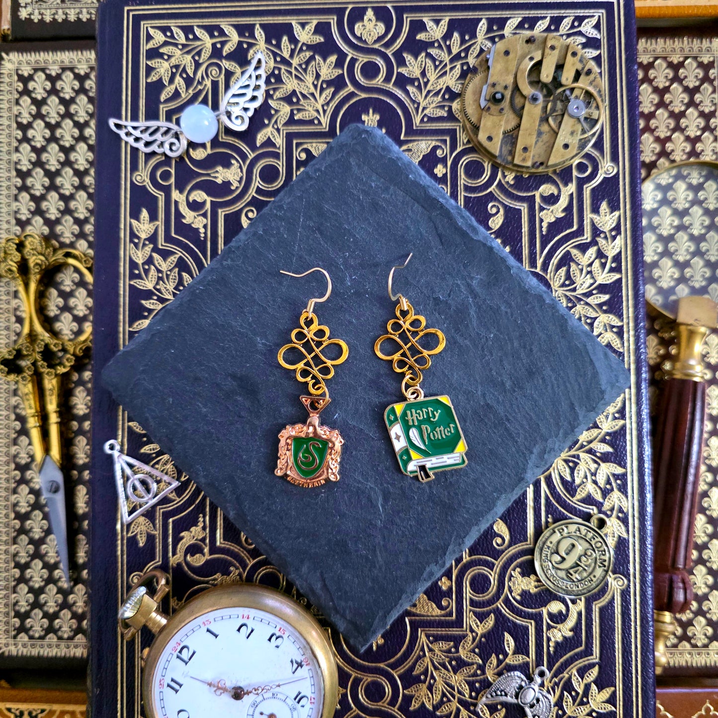Harry Potter - Boucles d'oreilles dorées Serpentard - Les Rouages du Temps