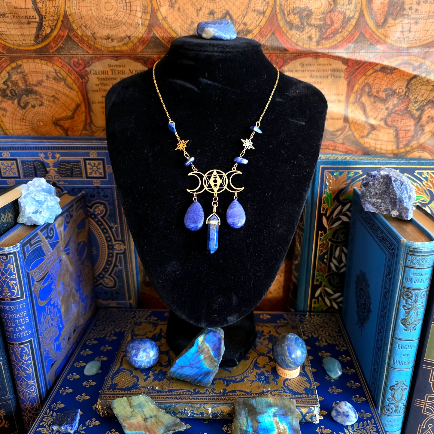 Séléné - Collier Wicca - ésotérique acier inoxydable lunes étoiles, pierres de lapis lazuli - Les Rouages du Temps