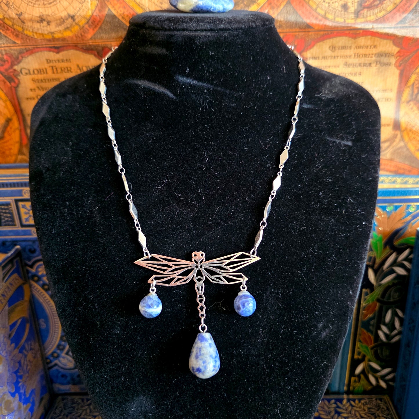 Dragonfly - Collier univers Fée - acier inoxydable libellule - pierres de sodalite - Les Rouages du Temps