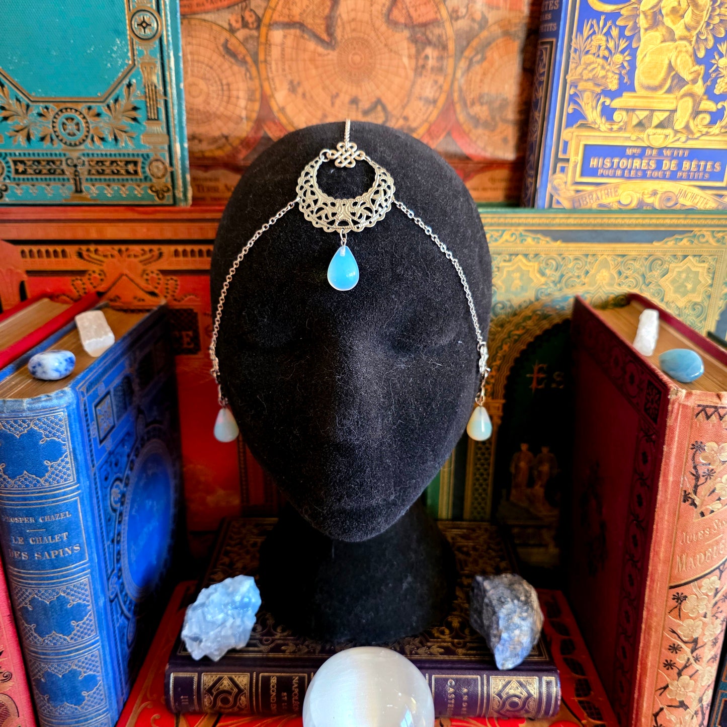 Séléné - Tiare lune et noeuds celtiques argentée - opalites - Les Rouages du Temps