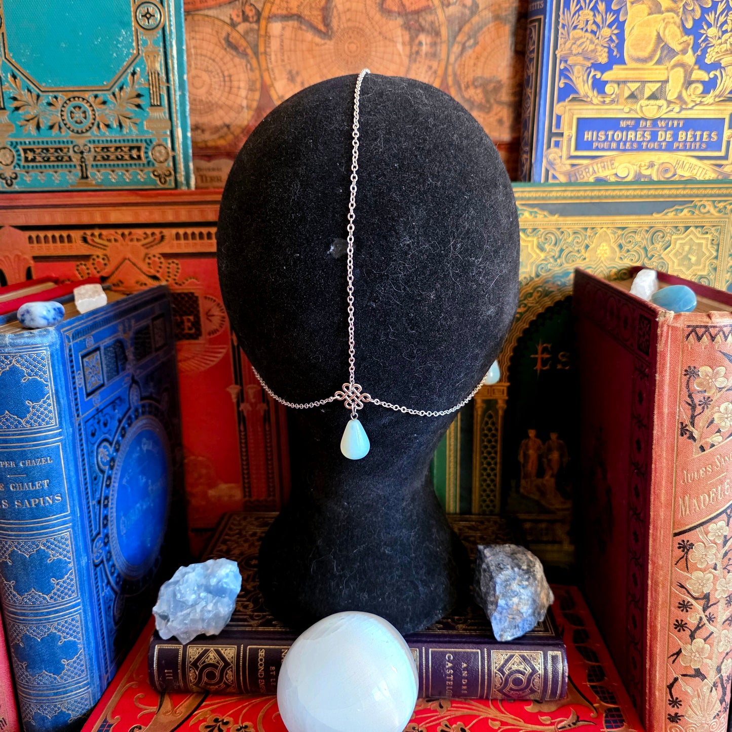 Séléné - Tiare lune et noeuds celtiques argentée - opalites - Les Rouages du Temps